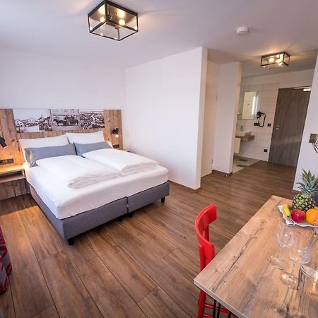 Hotel & Brauerei-Gasthof Neuwirt ノイブルク・アン・デア・ドナウ エクステリア 写真