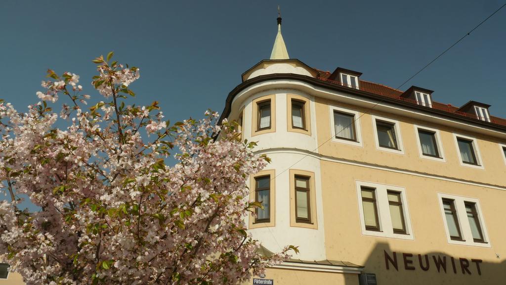 Hotel & Brauerei-Gasthof Neuwirt ノイブルク・アン・デア・ドナウ エクステリア 写真