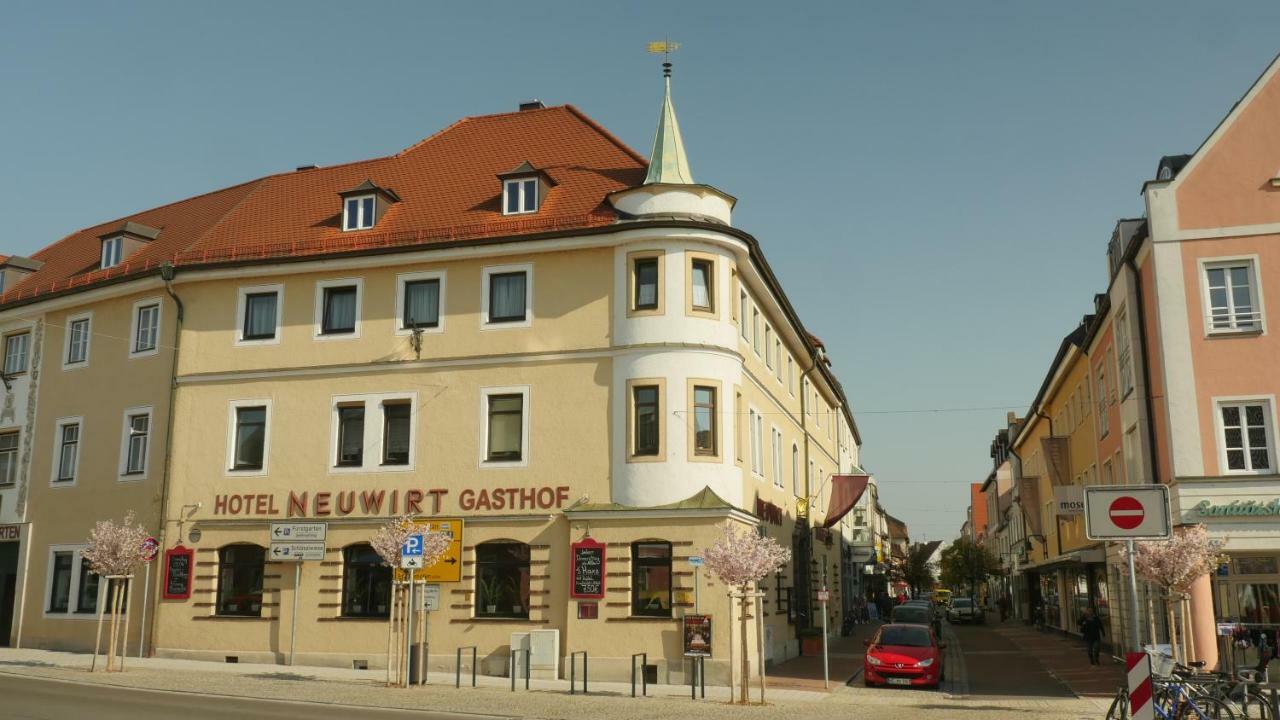 Hotel & Brauerei-Gasthof Neuwirt ノイブルク・アン・デア・ドナウ エクステリア 写真